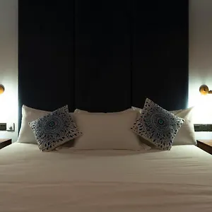 four-petals-inn.negombohotels.net/